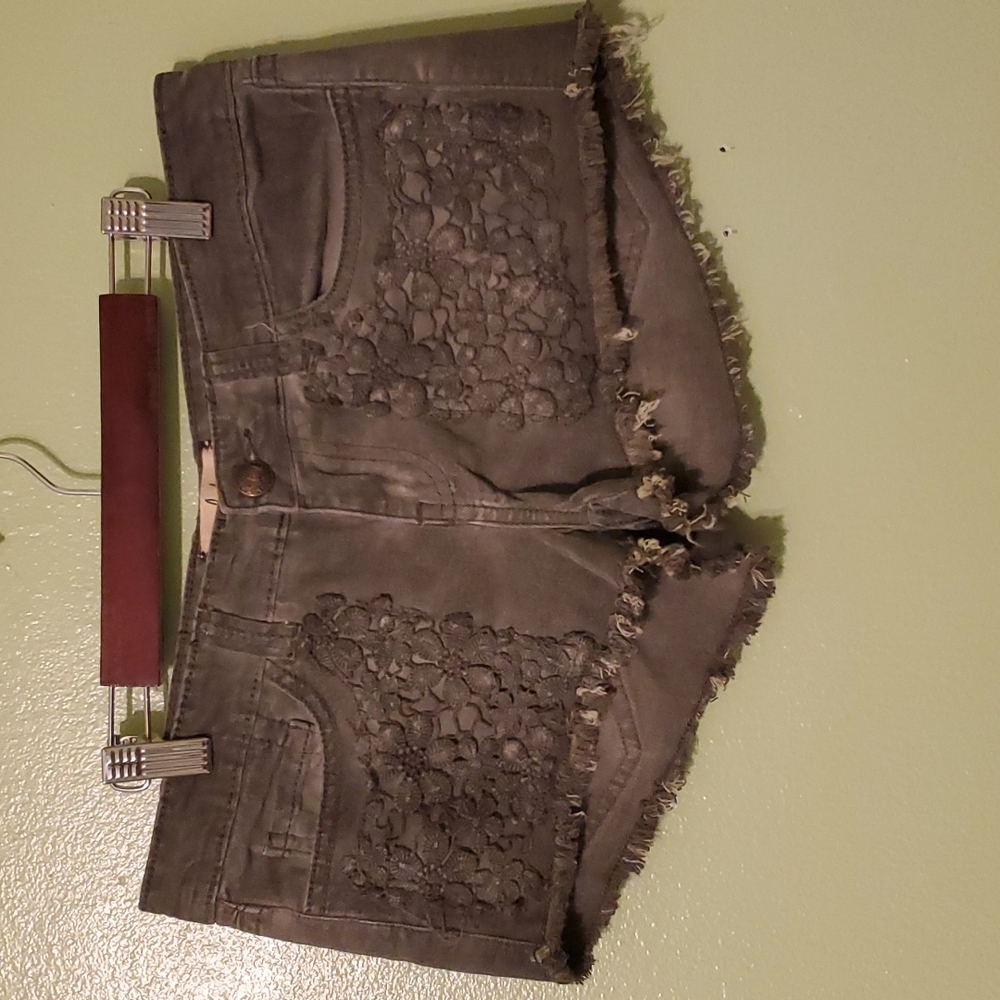 Lost brand Shorts - Size 26 - Grey w/ floral detailing